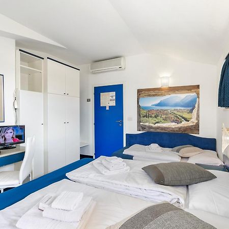 Bike & Wind Hotel Villa Maria Torbole Sul Garda ภายนอก รูปภาพ