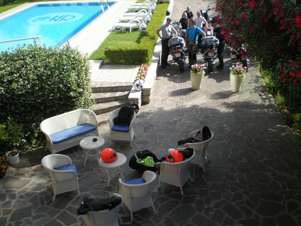 Bike & Wind Hotel Villa Maria Torbole Sul Garda ภายนอก รูปภาพ