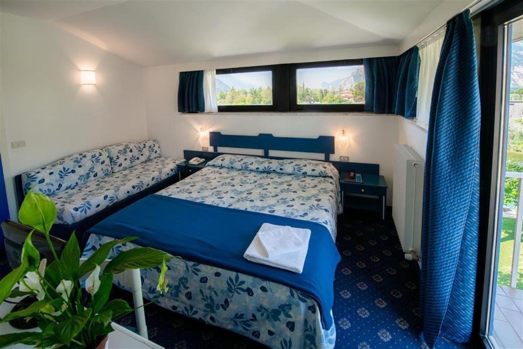Bike & Wind Hotel Villa Maria Torbole Sul Garda ภายนอก รูปภาพ