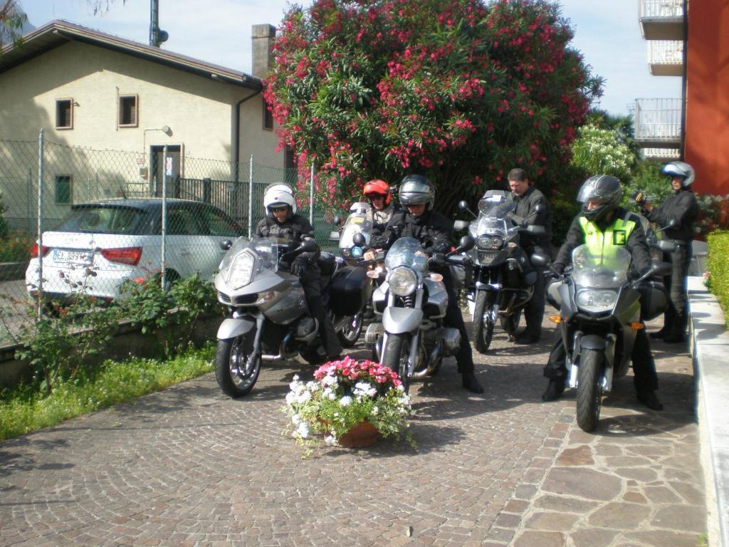 Bike & Wind Hotel Villa Maria Torbole Sul Garda ภายนอก รูปภาพ
