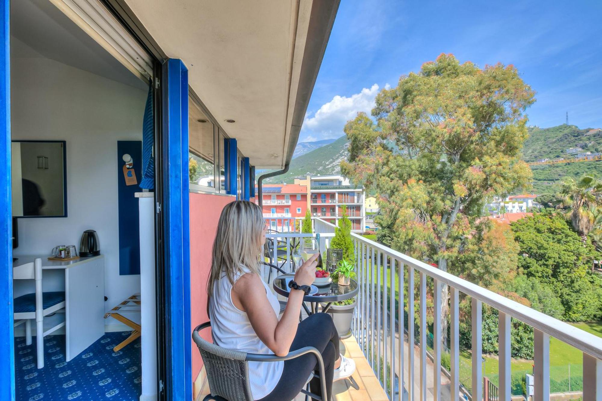 Bike & Wind Hotel Villa Maria Torbole Sul Garda ภายนอก รูปภาพ