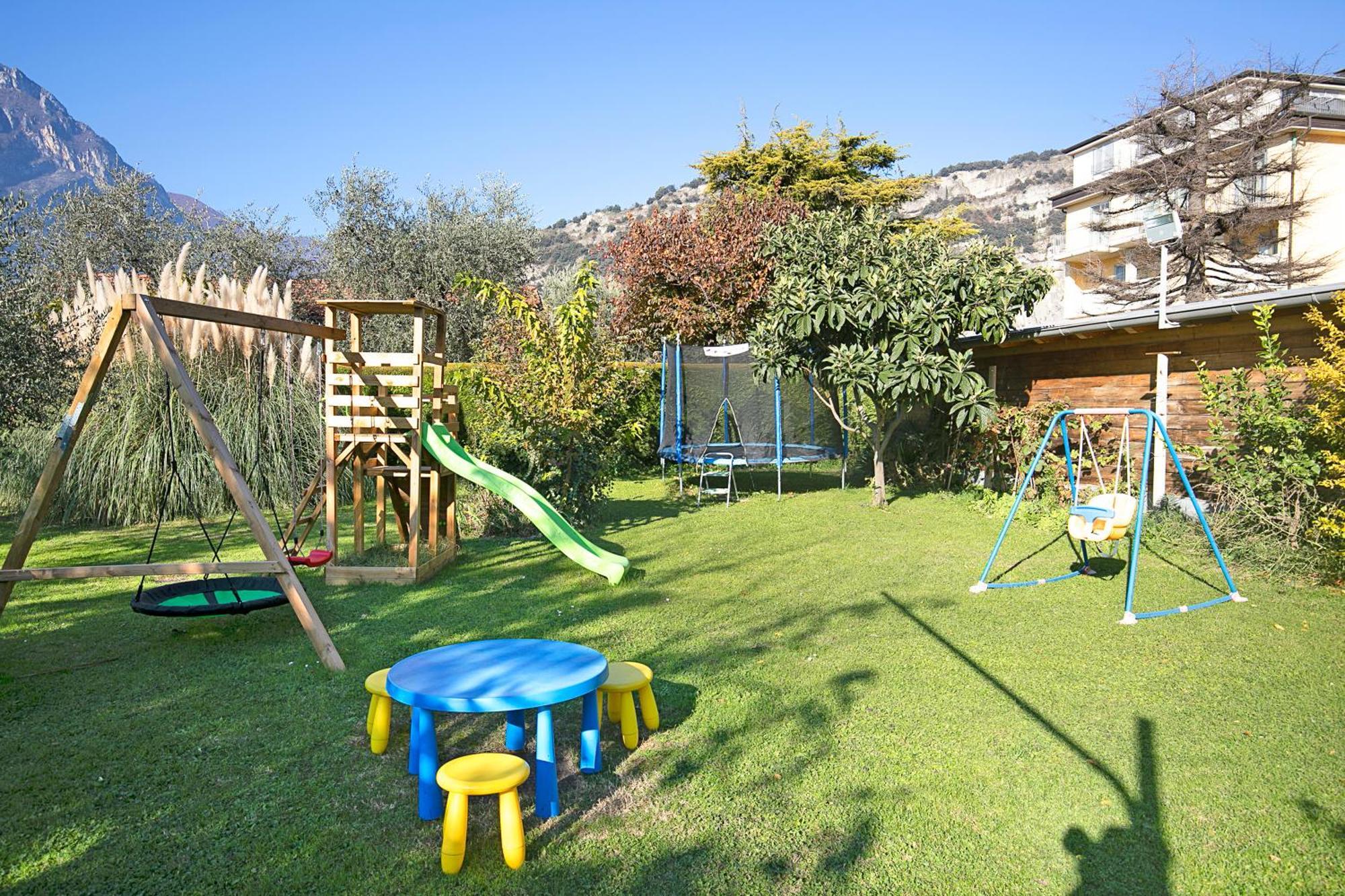 Bike & Wind Hotel Villa Maria Torbole Sul Garda ภายนอก รูปภาพ