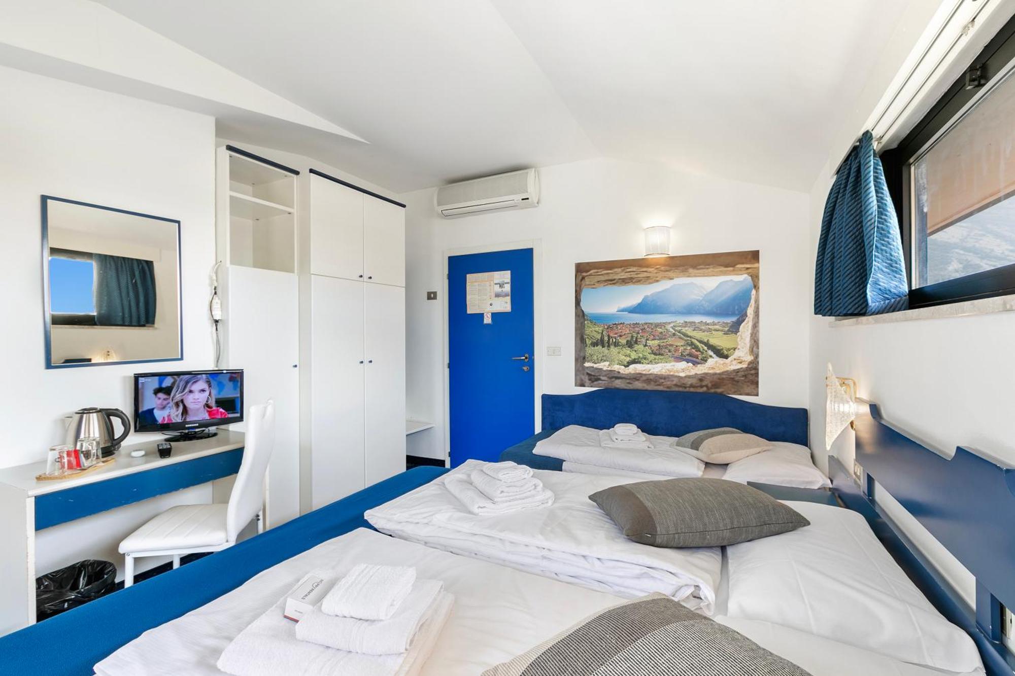 Bike & Wind Hotel Villa Maria Torbole Sul Garda ภายนอก รูปภาพ
