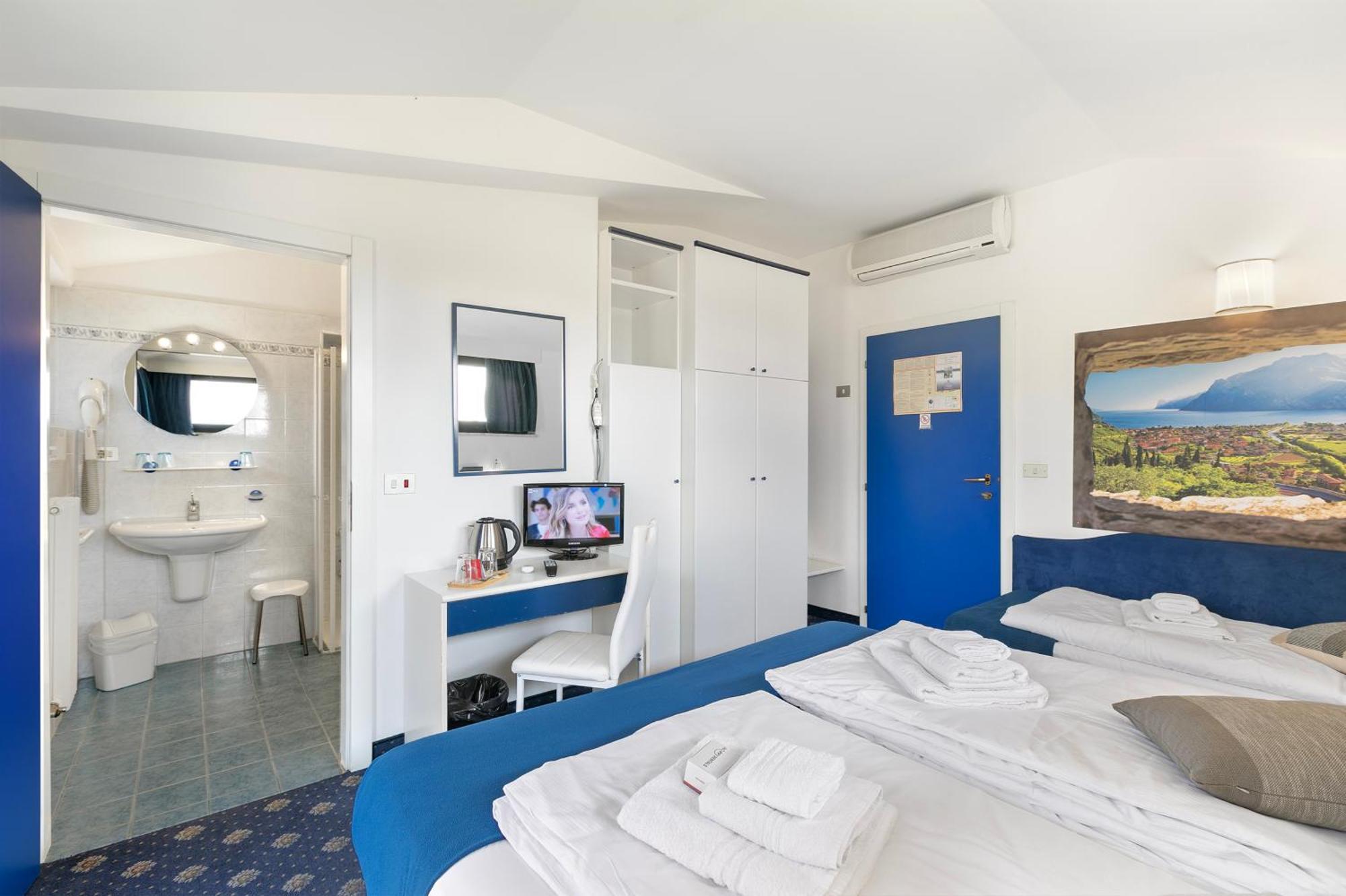 Bike & Wind Hotel Villa Maria Torbole Sul Garda ภายนอก รูปภาพ