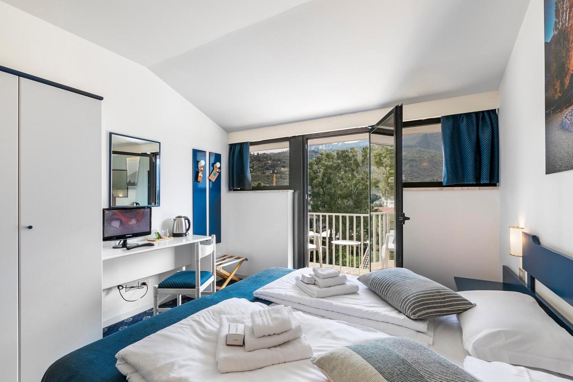 Bike & Wind Hotel Villa Maria Torbole Sul Garda ภายนอก รูปภาพ