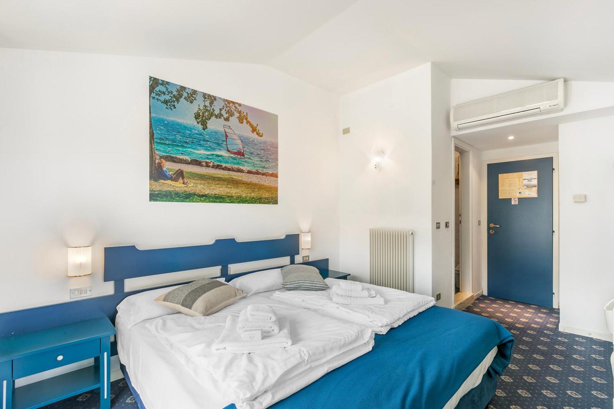 Bike & Wind Hotel Villa Maria Torbole Sul Garda ภายนอก รูปภาพ