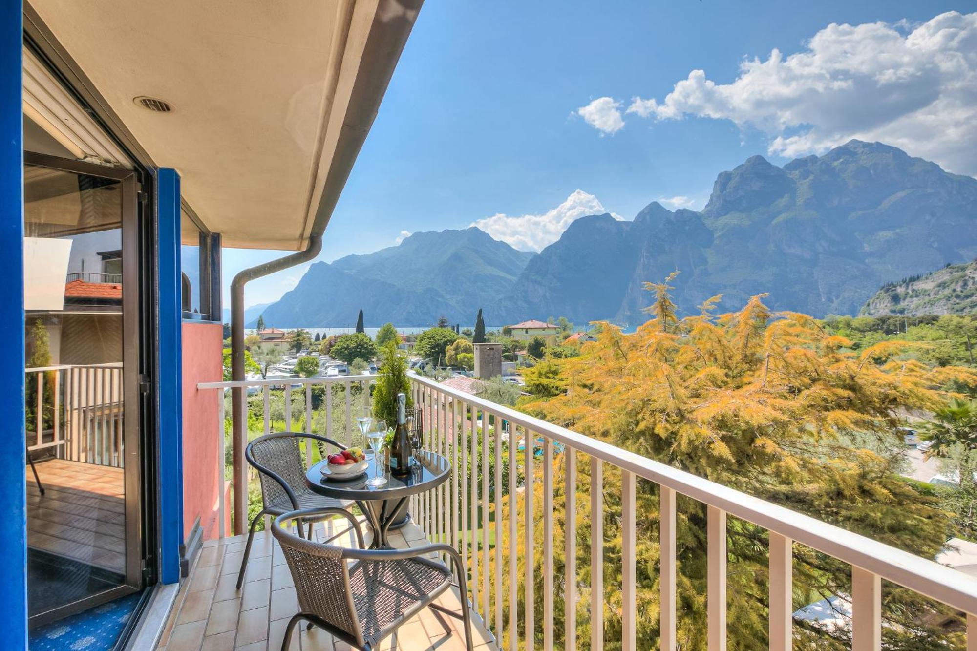 Bike & Wind Hotel Villa Maria Torbole Sul Garda ภายนอก รูปภาพ