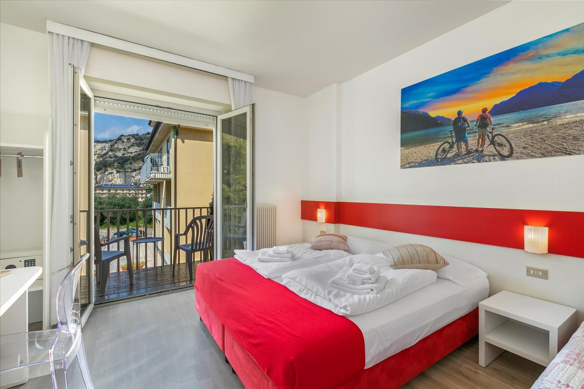 Bike & Wind Hotel Villa Maria Torbole Sul Garda ภายนอก รูปภาพ