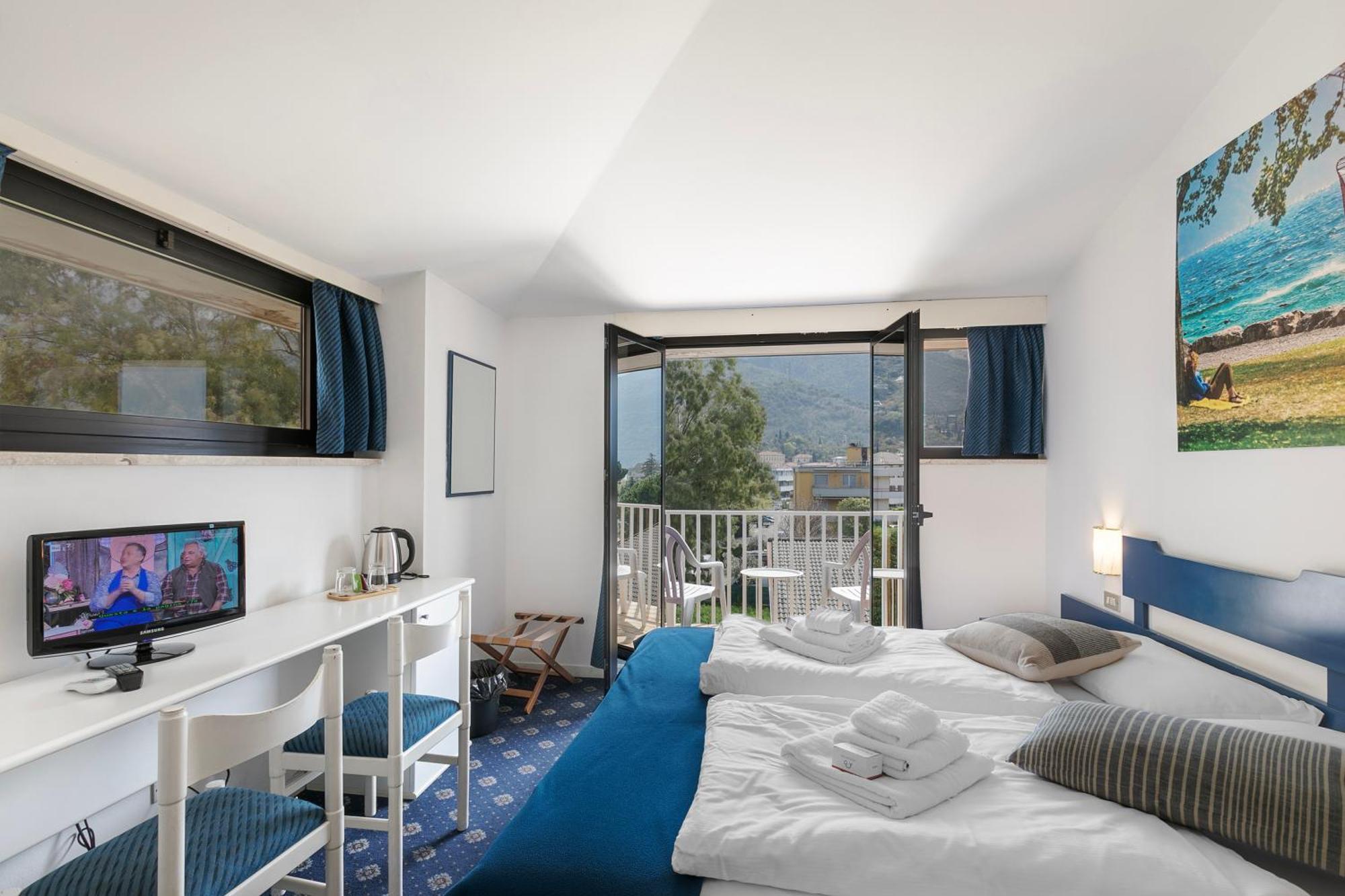 Bike & Wind Hotel Villa Maria Torbole Sul Garda ภายนอก รูปภาพ