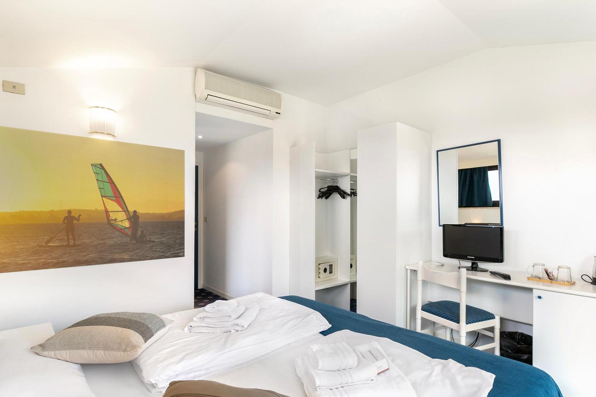 Bike & Wind Hotel Villa Maria Torbole Sul Garda ภายนอก รูปภาพ