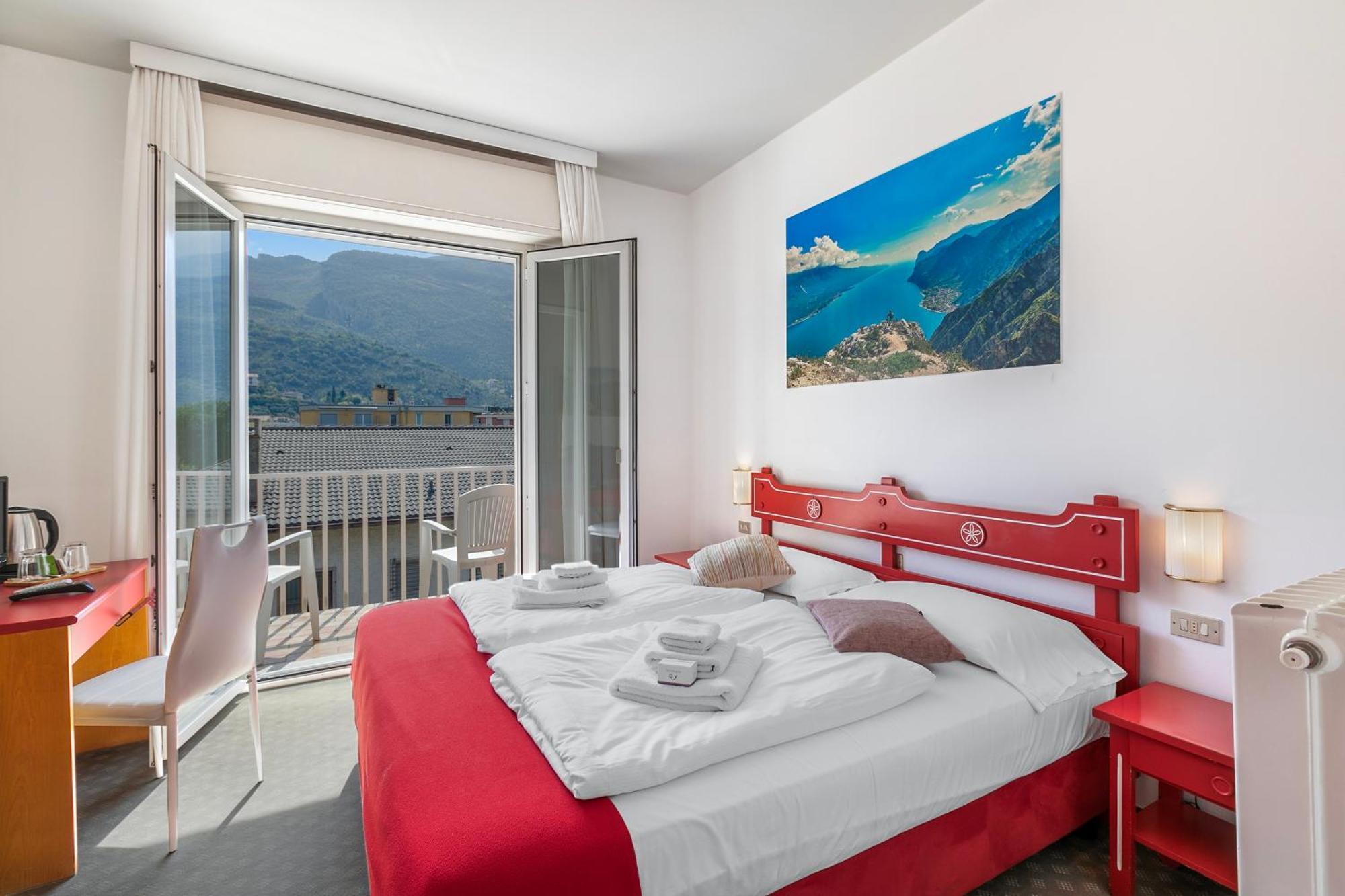 Bike & Wind Hotel Villa Maria Torbole Sul Garda ภายนอก รูปภาพ