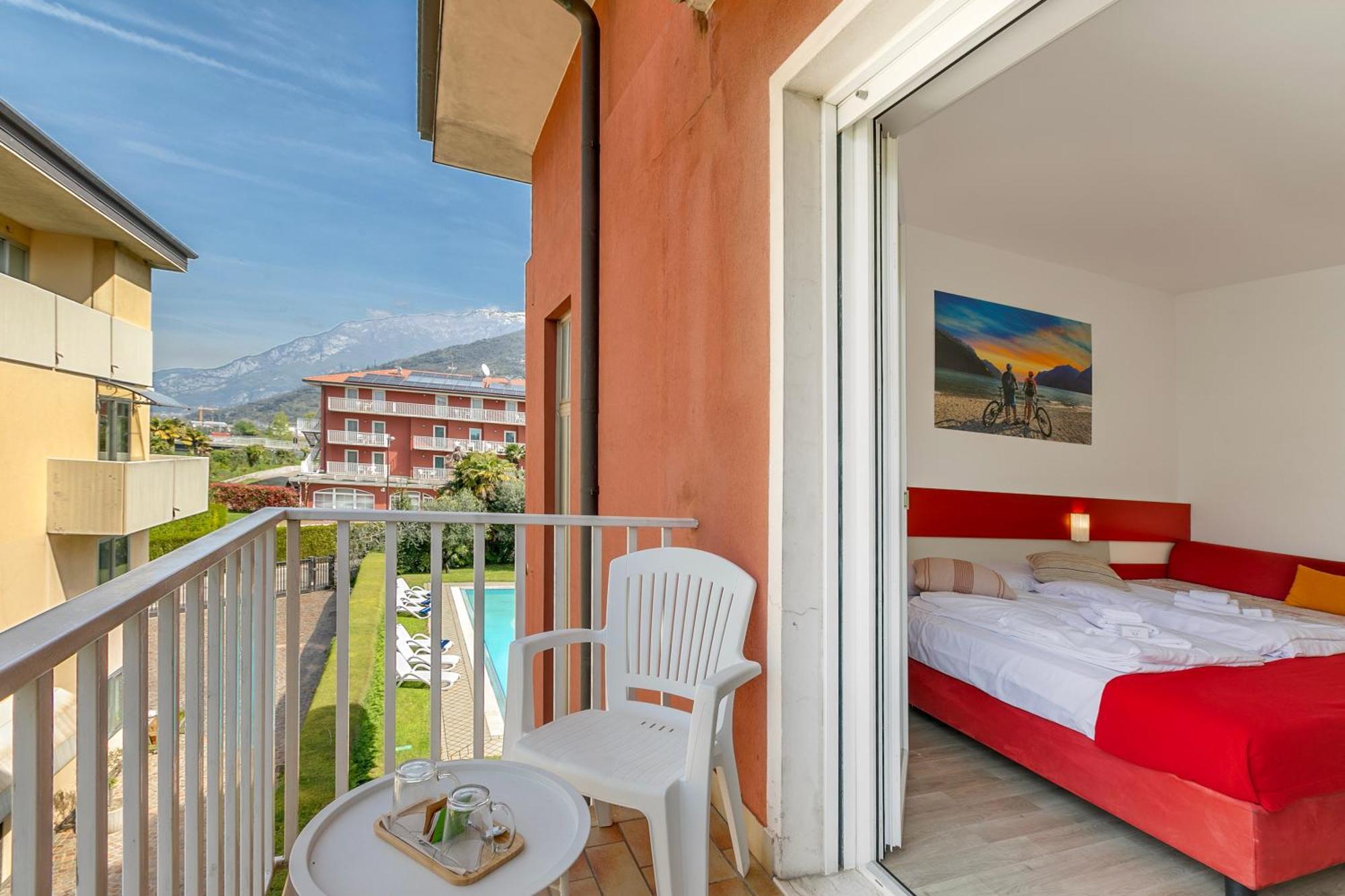 Bike & Wind Hotel Villa Maria Torbole Sul Garda ภายนอก รูปภาพ