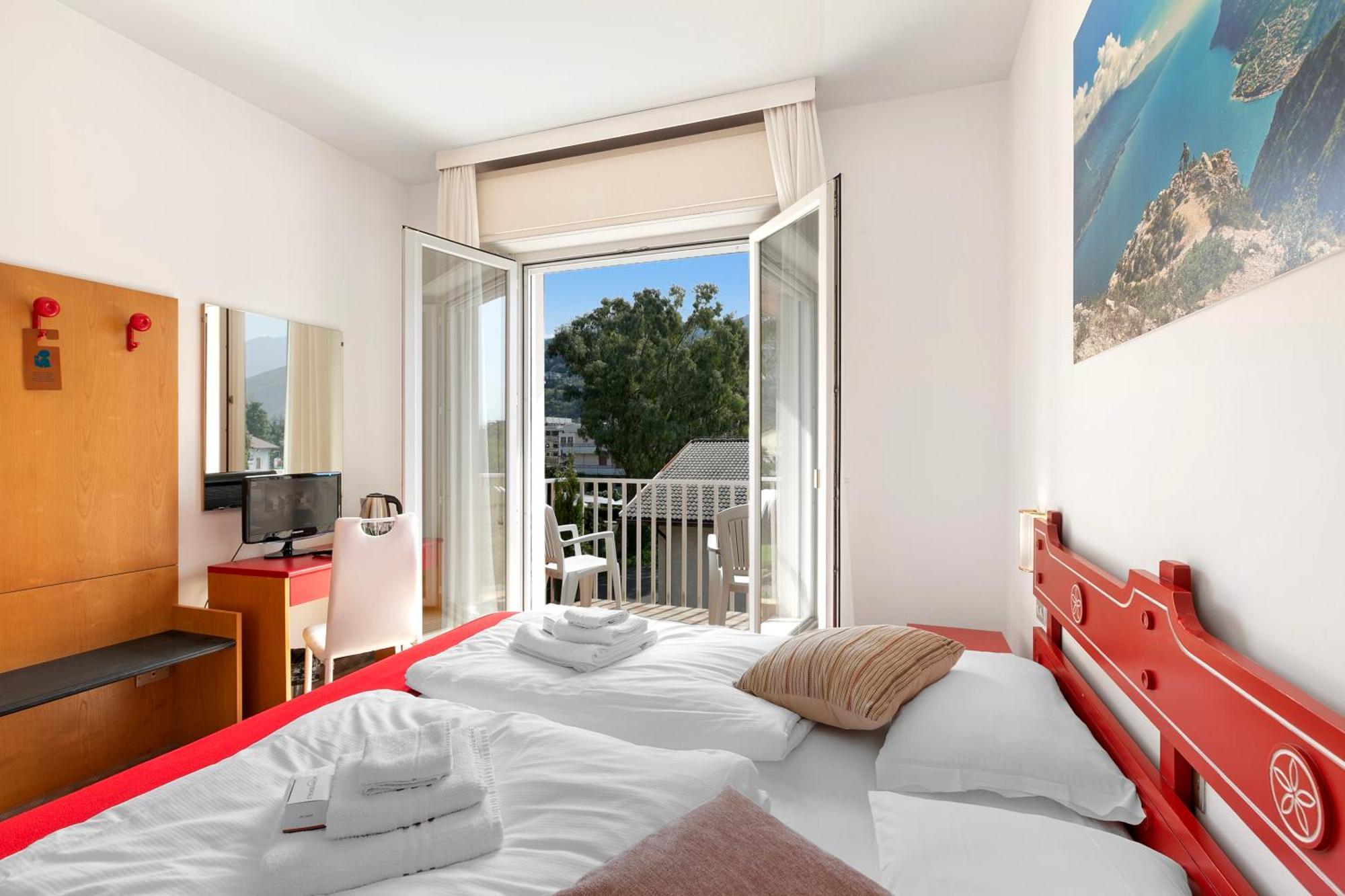 Bike & Wind Hotel Villa Maria Torbole Sul Garda ภายนอก รูปภาพ