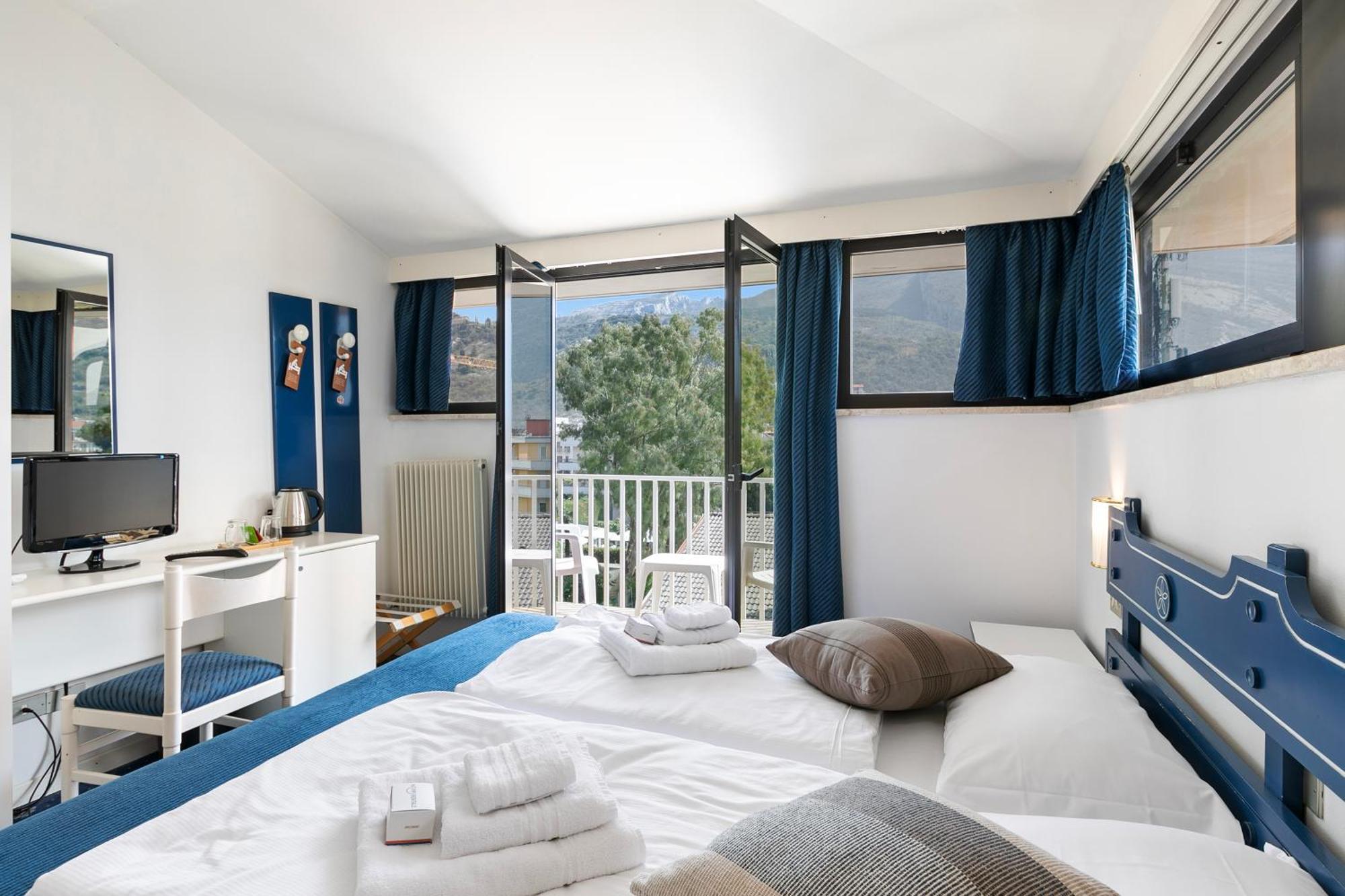 Bike & Wind Hotel Villa Maria Torbole Sul Garda ภายนอก รูปภาพ