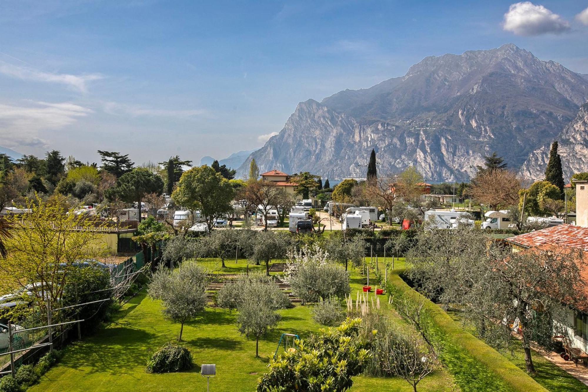 Bike & Wind Hotel Villa Maria Torbole Sul Garda ภายนอก รูปภาพ
