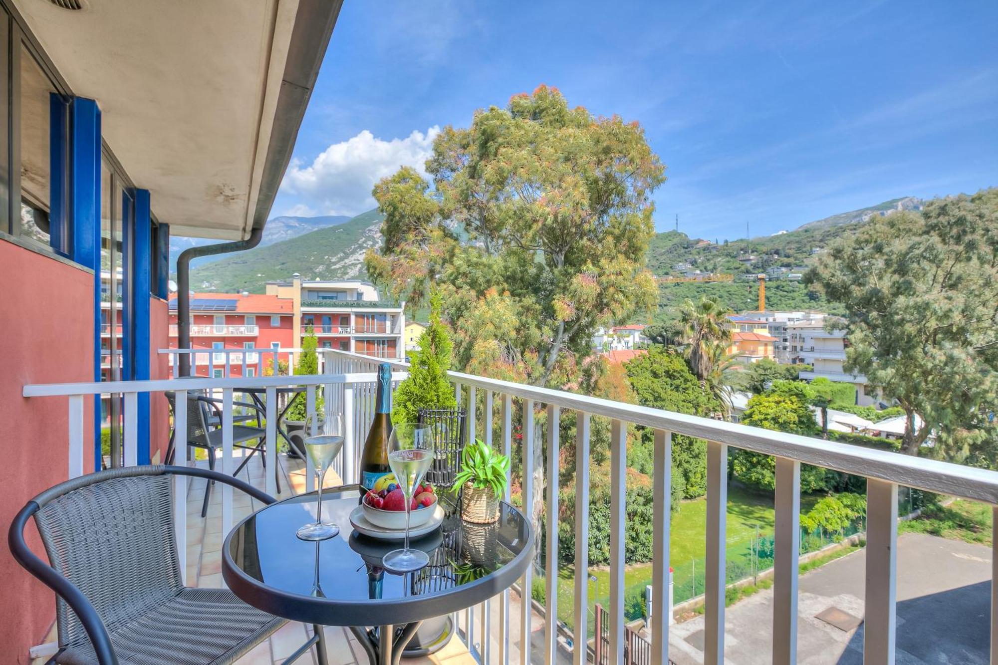 Bike & Wind Hotel Villa Maria Torbole Sul Garda ภายนอก รูปภาพ
